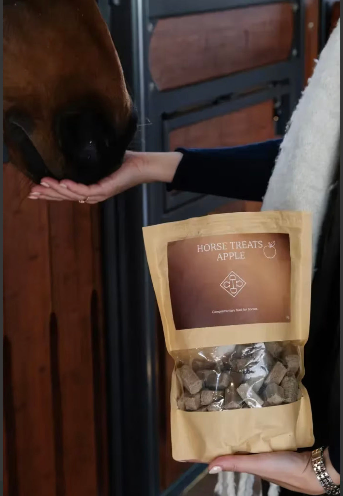 Grooming Deluxe Horse Treats Apple