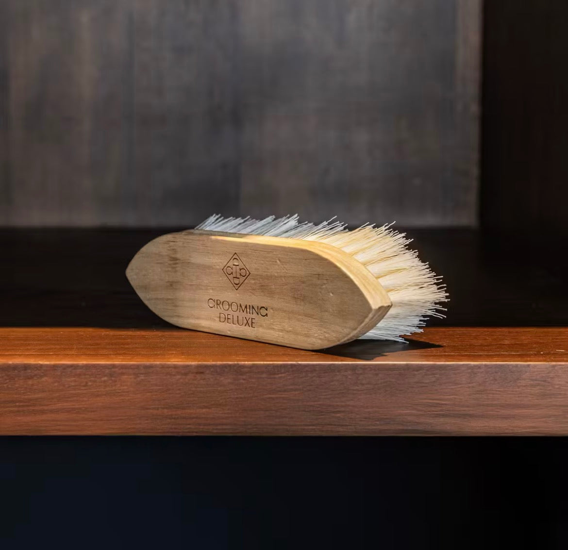 Grooming Deluxe Wooden Classic Brush Short Hard Natur