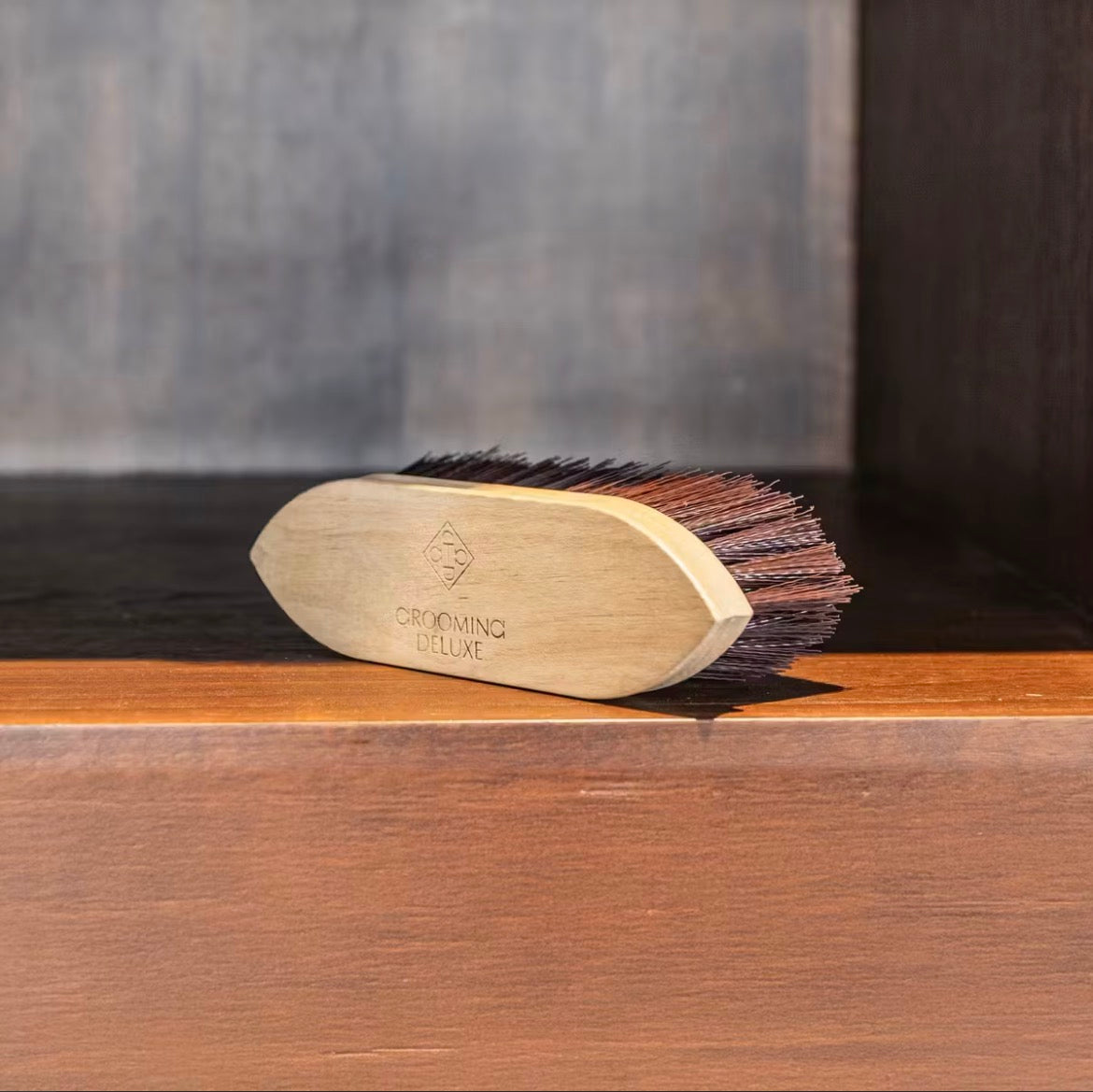 Grooming Deluxe Wooden Classic Brush Short Hard Brun